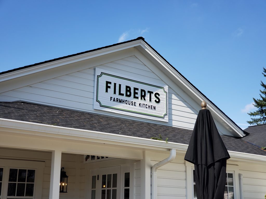 Filberts farmhouse kitchen - Aurora, OR